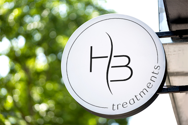Mockup rond gevelbord met logo